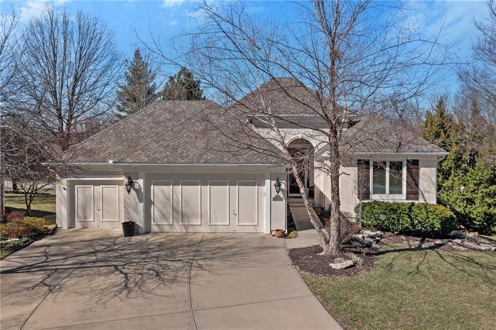 10186 S SHADOW Circle, Olathe, KS