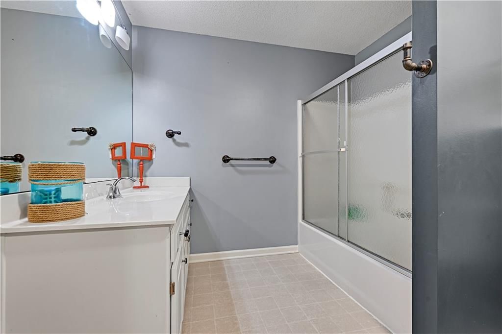 9842 Pin Oak Circle — photo 33