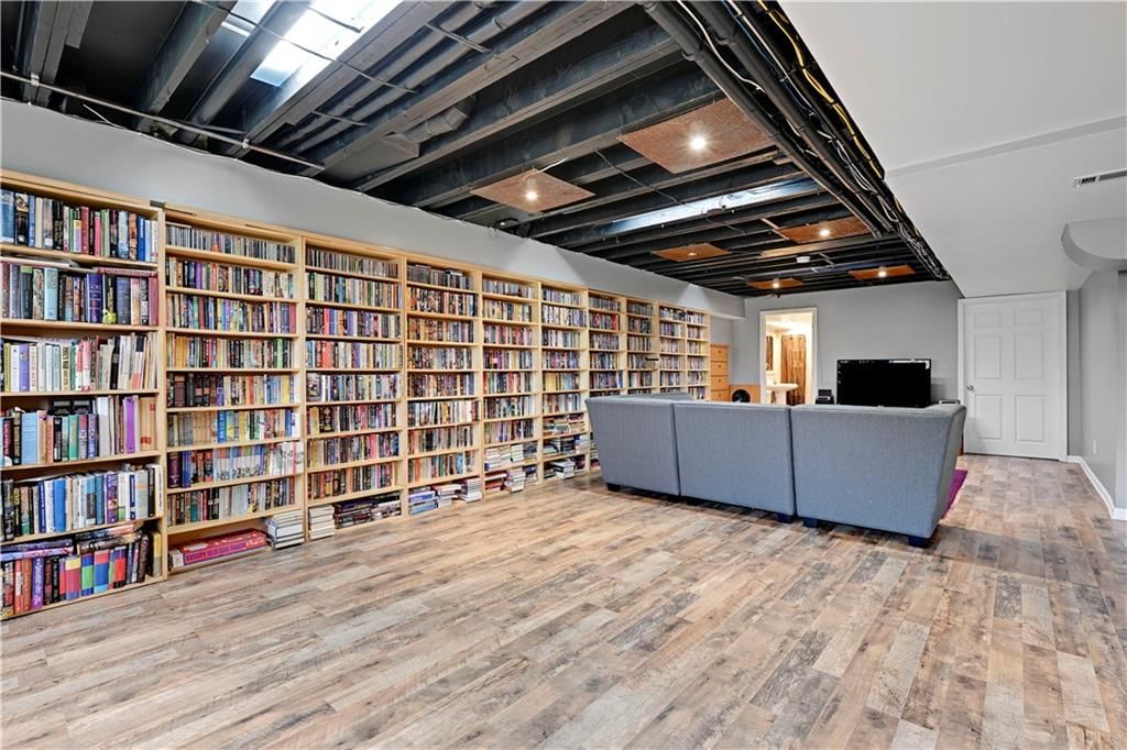 9842 Pin Oak Circle — photo 36