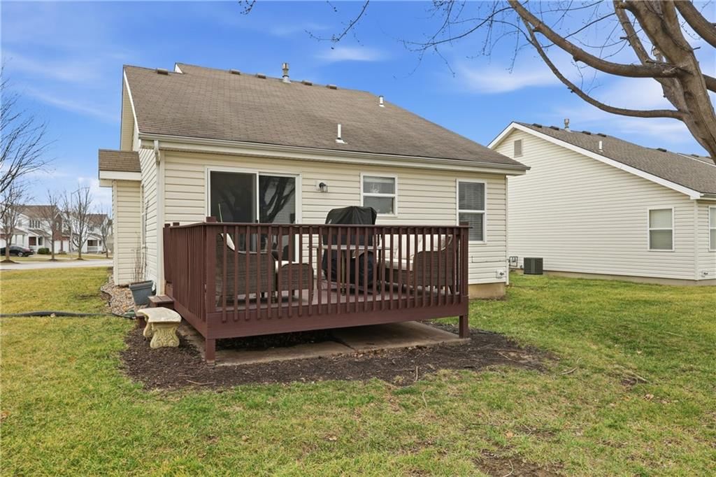 9803 N Hawthorne Avenue — photo 4