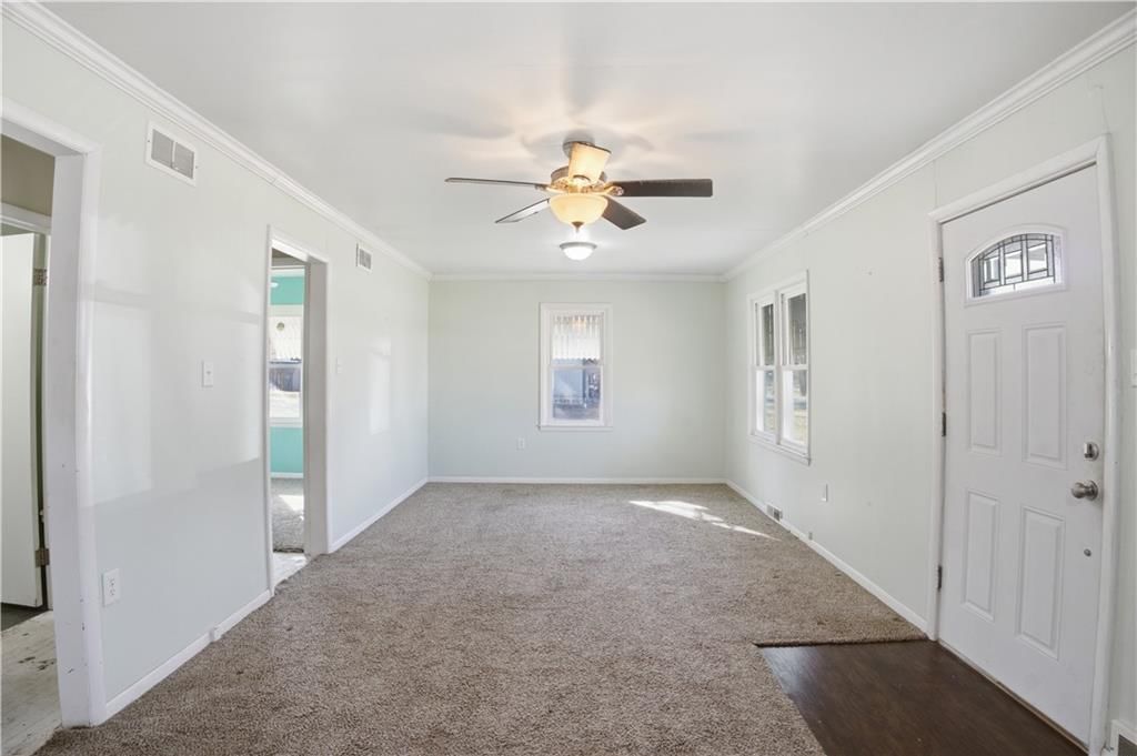 403 Lindy Lane — photo 3