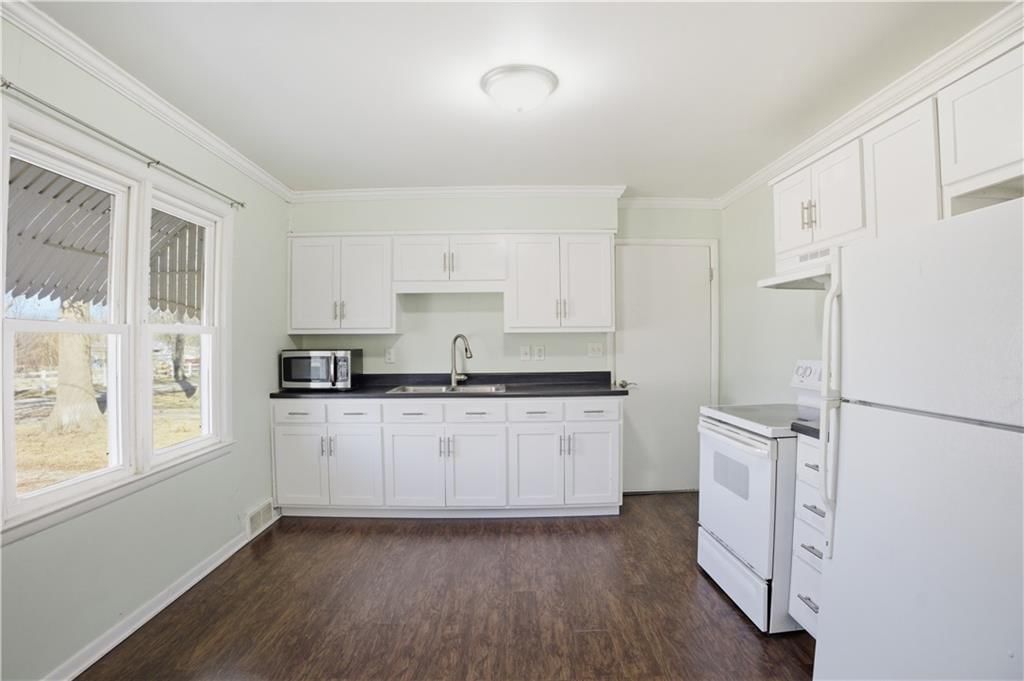 403 Lindy Lane — photo 8