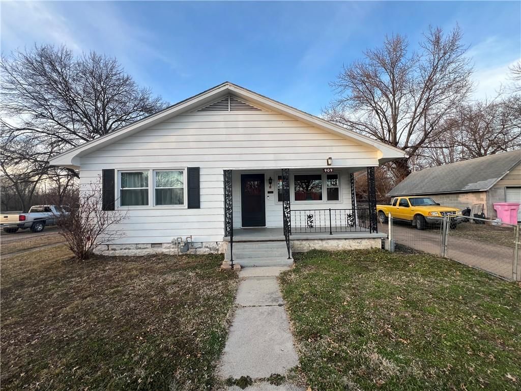 909 E 13th Street — photo 2