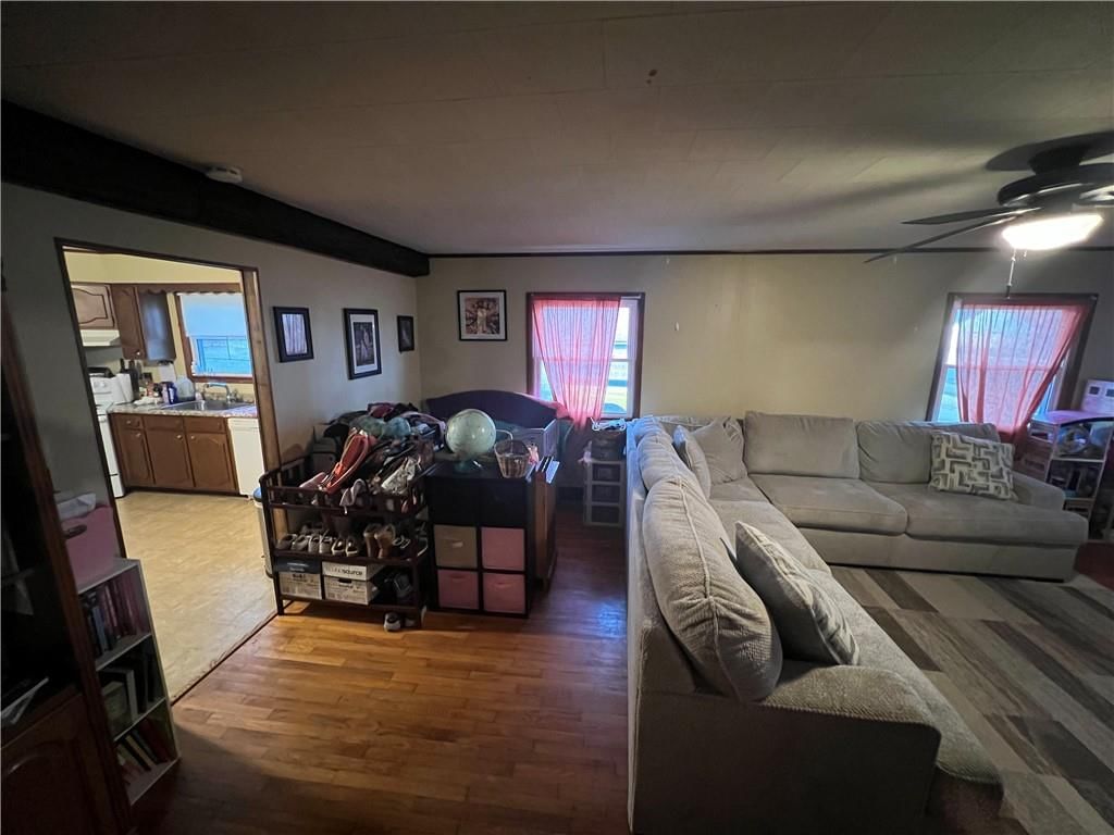 909 E 13th Street — photo 8