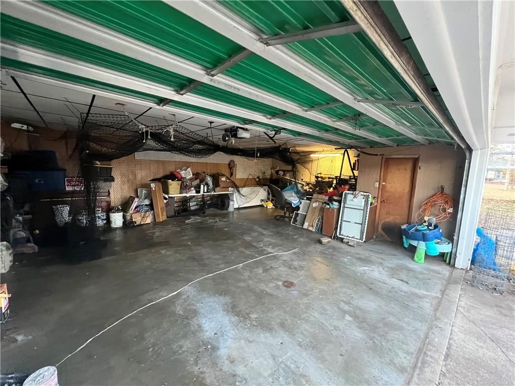 909 E 13th Street — photo 16
