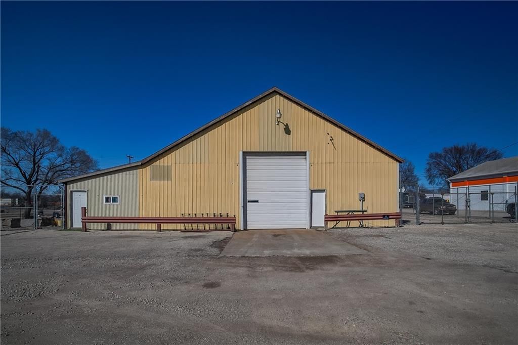 415 W Wilson Street — photo 23