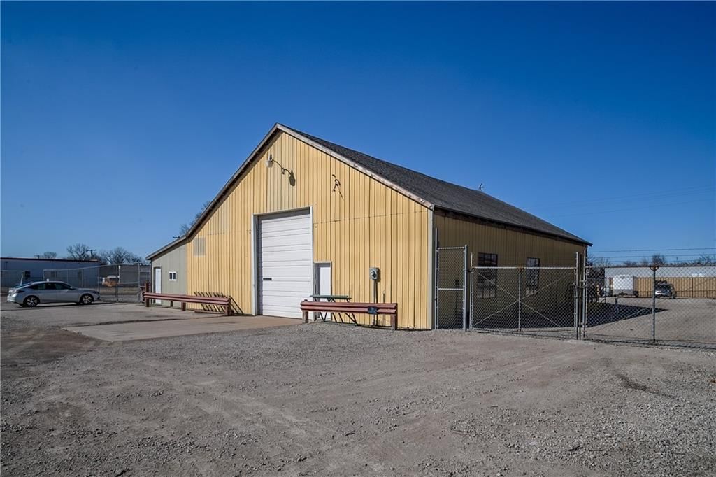 415 W Wilson Street — photo 24