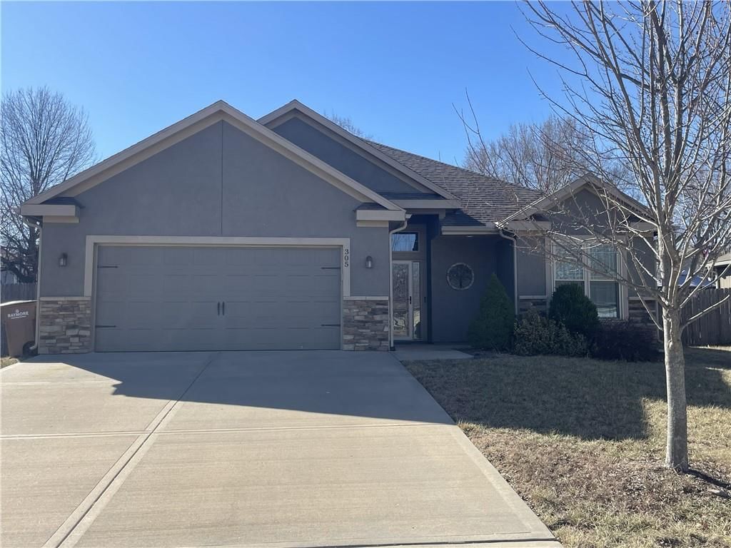 305 E Olive Street, Raymore, MO