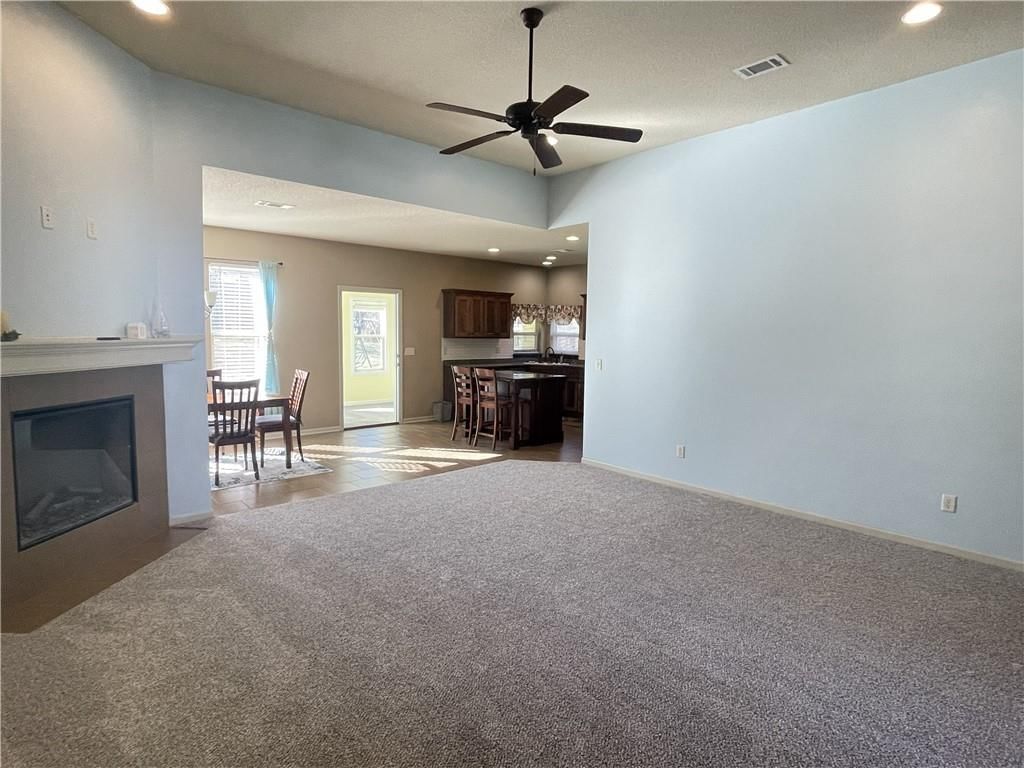 305 E Olive Street — photo 3