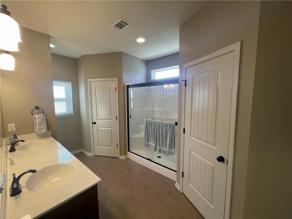 305 E Olive Street — photo 13