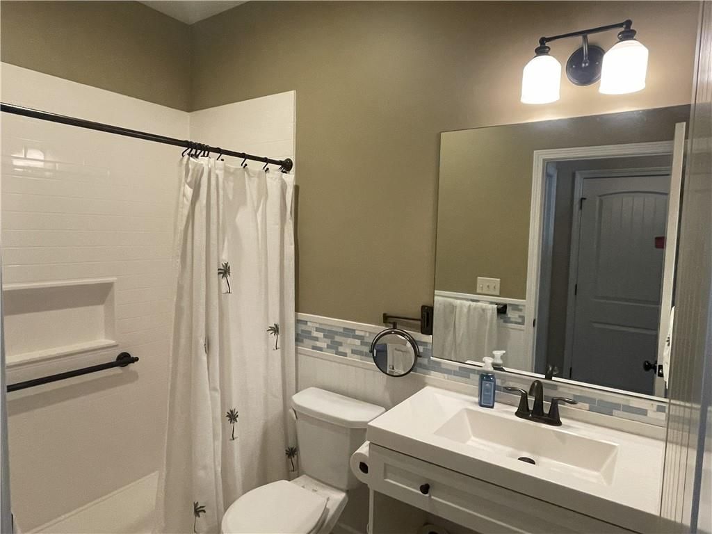 305 E Olive Street — photo 17