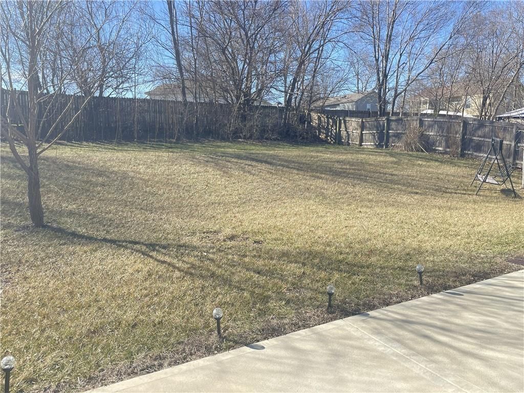 305 E Olive Street — photo 21