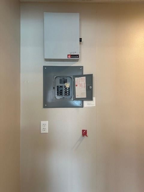 106 E Hickory Street — photo 12