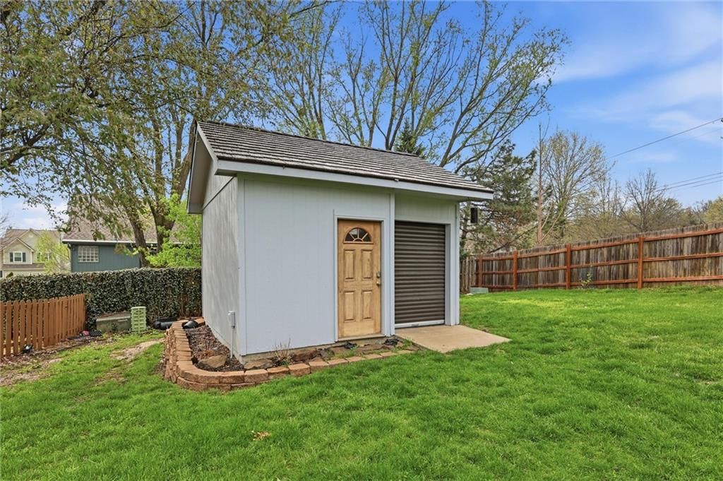 4702 Roundtree Court — photo 28