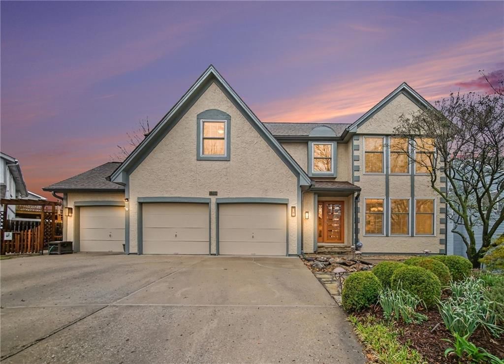 5700 NW Flintridge Court, Kansas City, MO