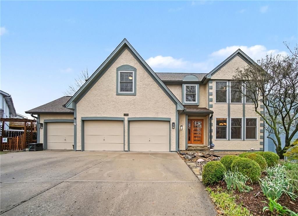 5700 NW Flintridge Court — photo 2