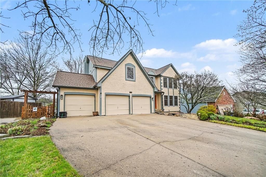 5700 NW Flintridge Court — photo 3