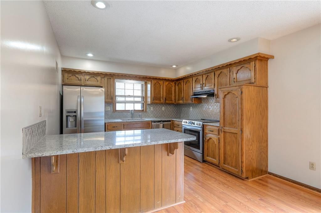 1202 W Elm Street — photo 8