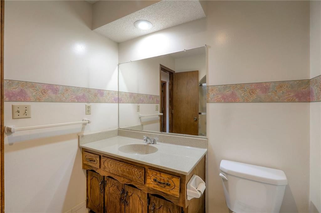 1202 W Elm Street — photo 27
