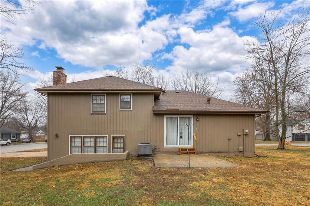 1202 W Elm Street — photo 35