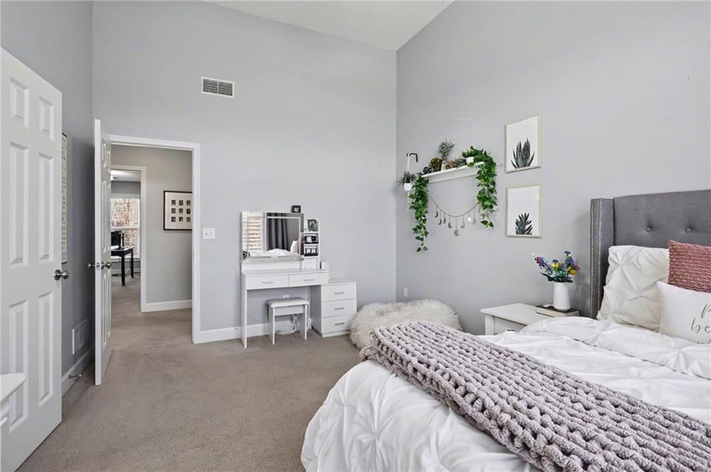 5511 Chouteau Street — photo 33