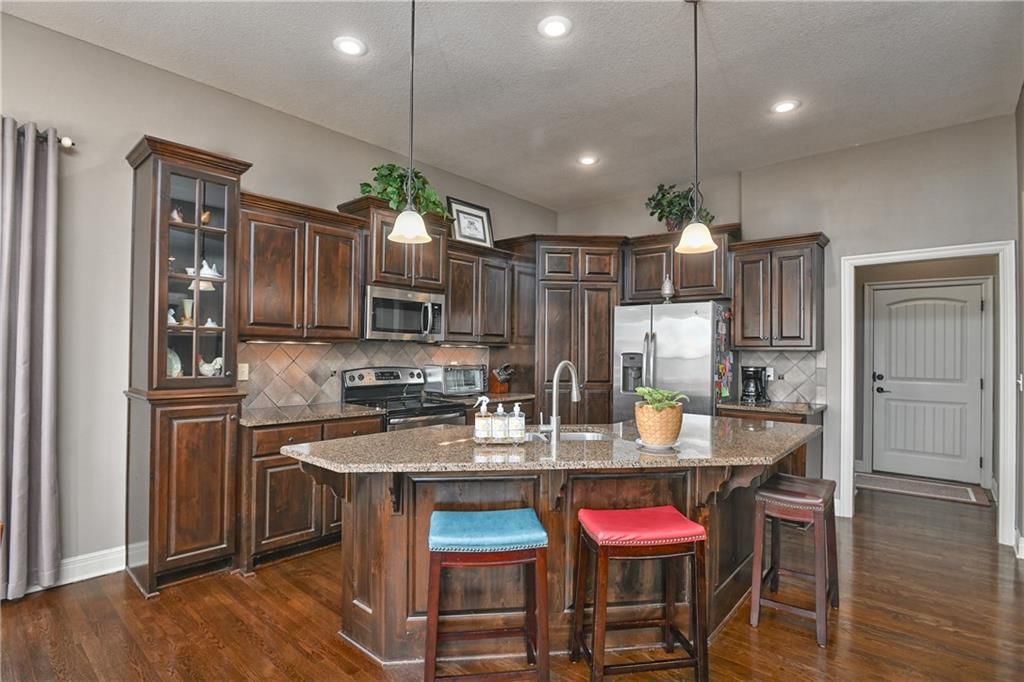 215 S Canyon Drive — photo 16