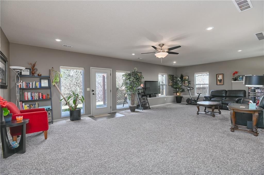 215 S Canyon Drive — photo 35