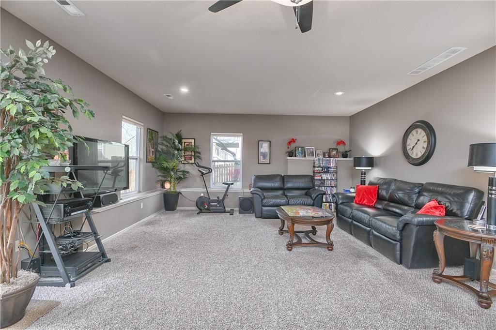 215 S Canyon Drive — photo 36