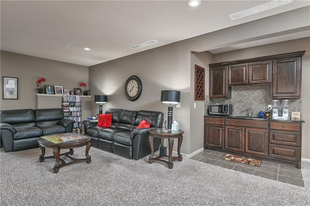 215 S Canyon Drive — photo 37