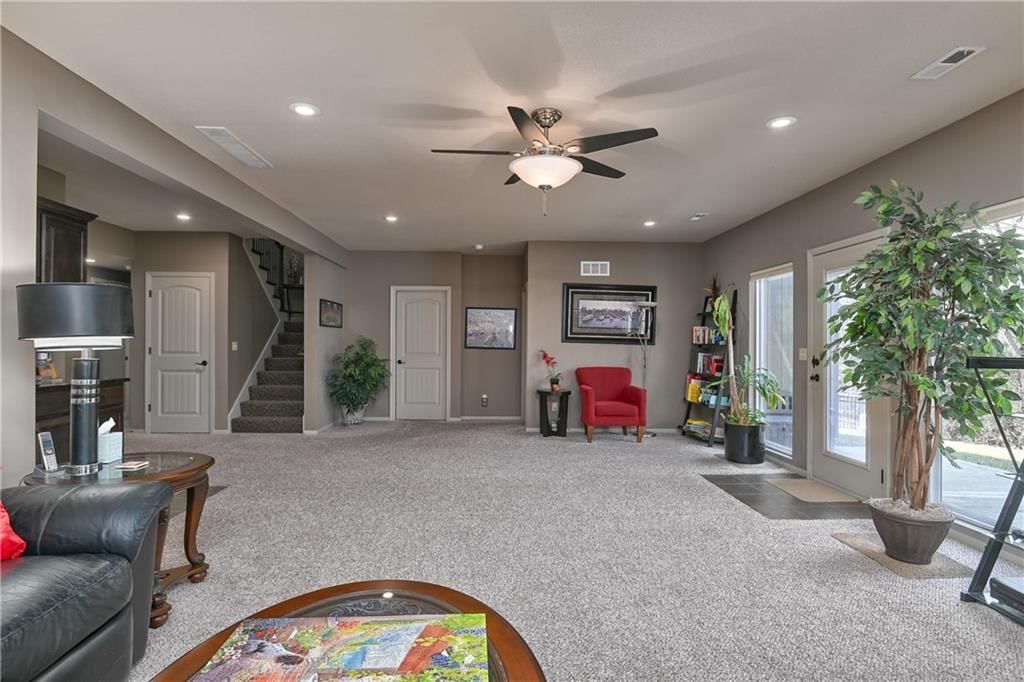 215 S Canyon Drive — photo 38