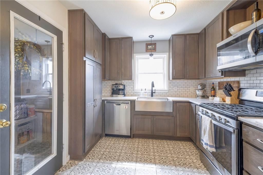 8601 W 69th Street — photo 15