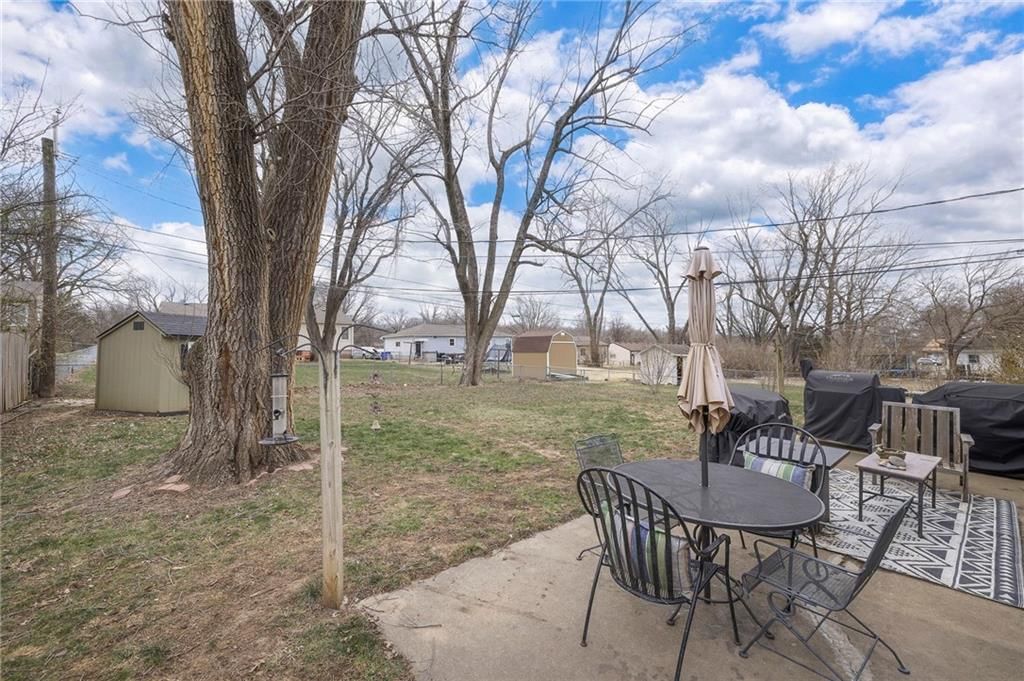 8601 W 69th Street — photo 32