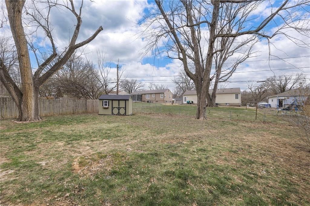 8601 W 69th Street — photo 33