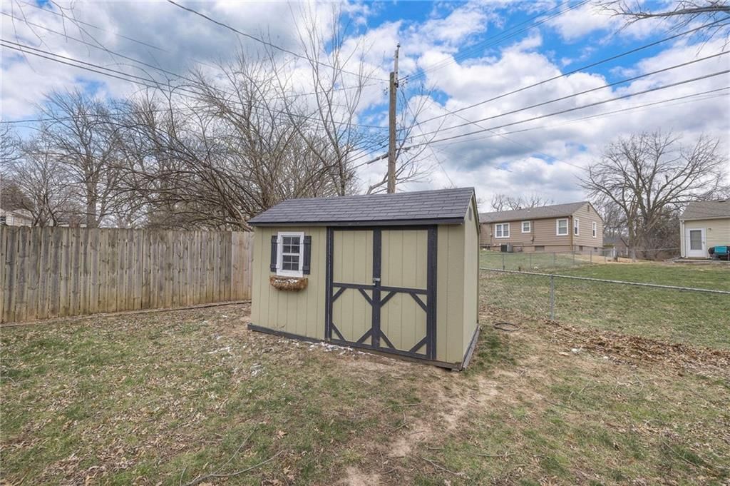8601 W 69th Street — photo 34