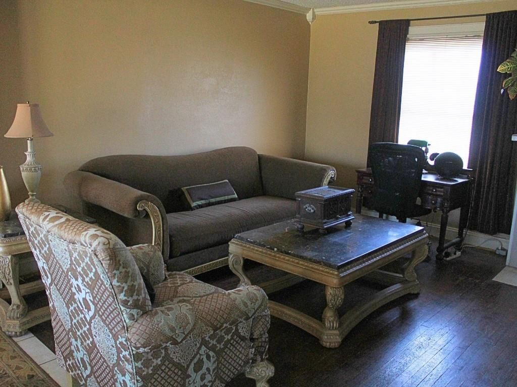 2247 Van Brunt Boulevard — photo 6