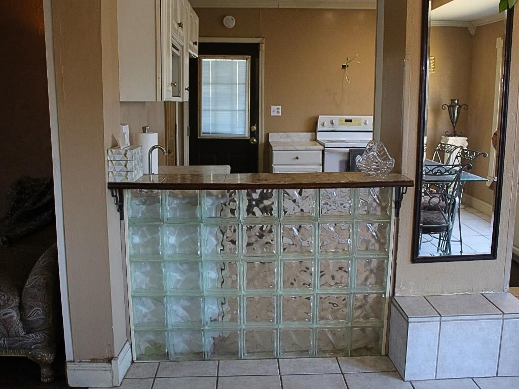 2247 Van Brunt Boulevard — photo 12