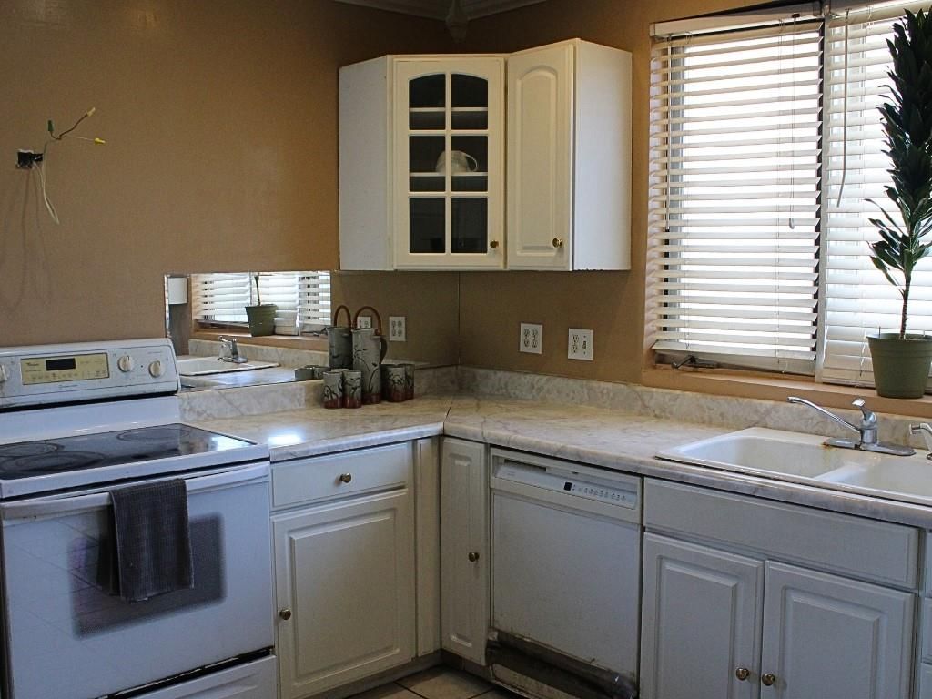 2247 Van Brunt Boulevard — photo 13
