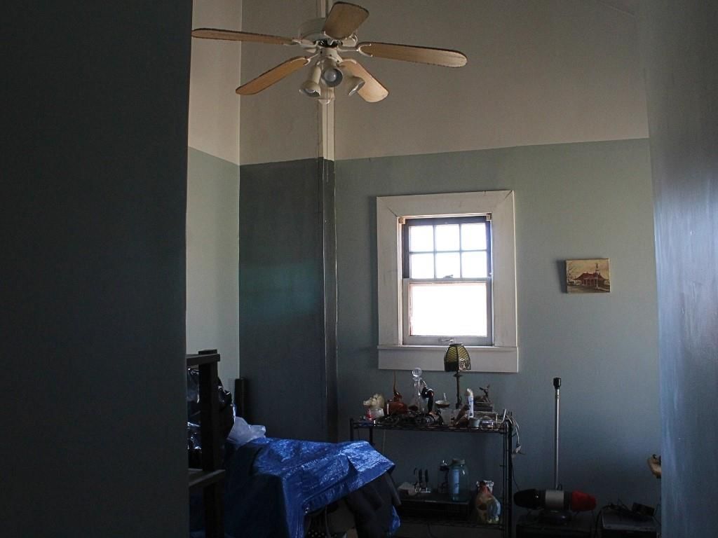 2247 Van Brunt Boulevard — photo 18