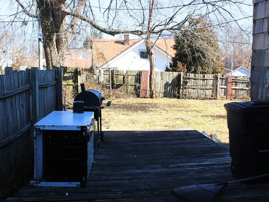 2247 Van Brunt Boulevard — photo 22