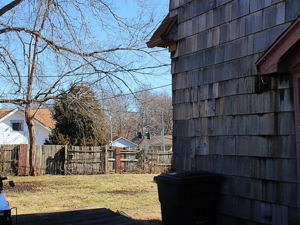 2247 Van Brunt Boulevard — photo 24