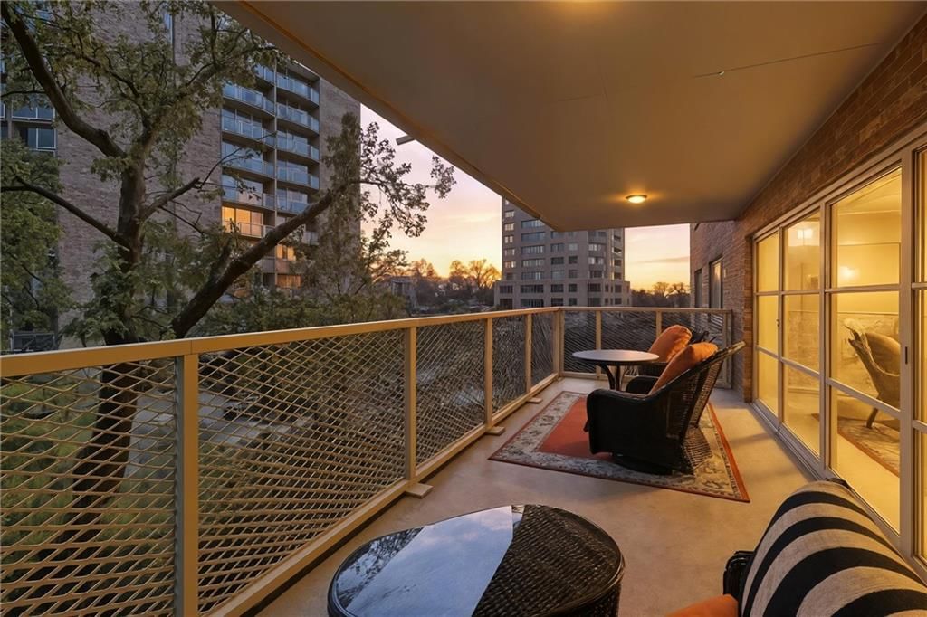 310 W 49th Street — photo 2