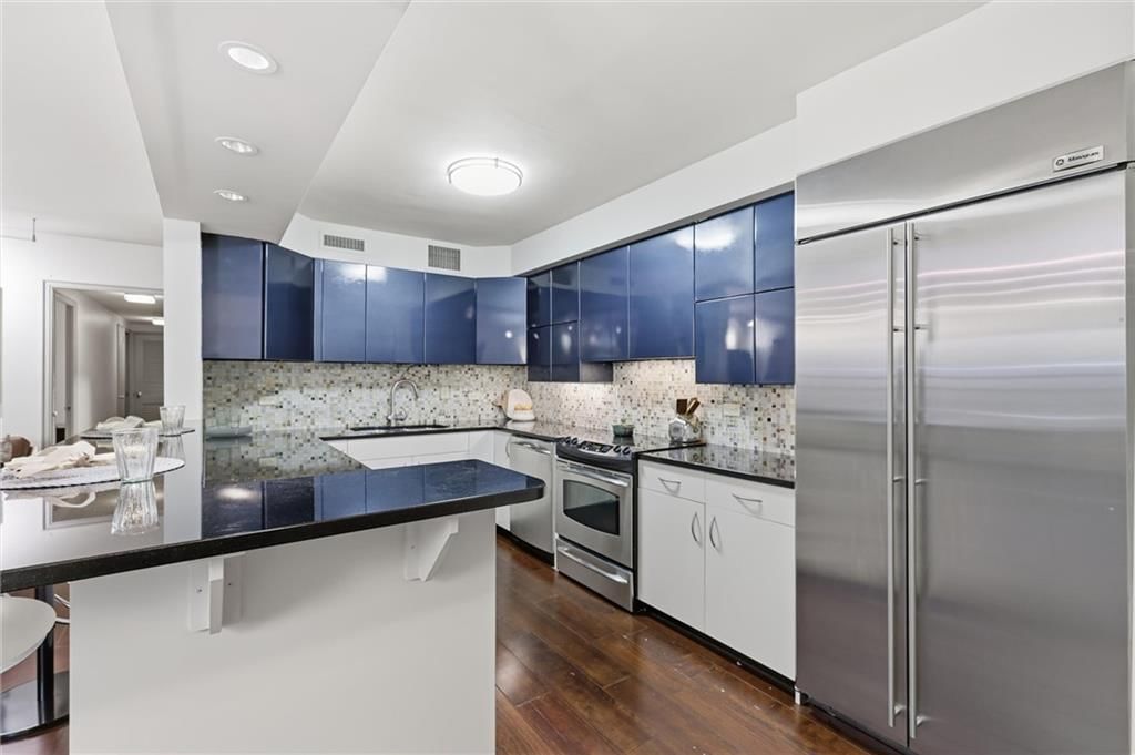 310 W 49th Street — photo 8