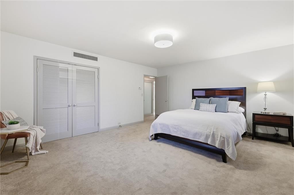310 W 49th Street — photo 15