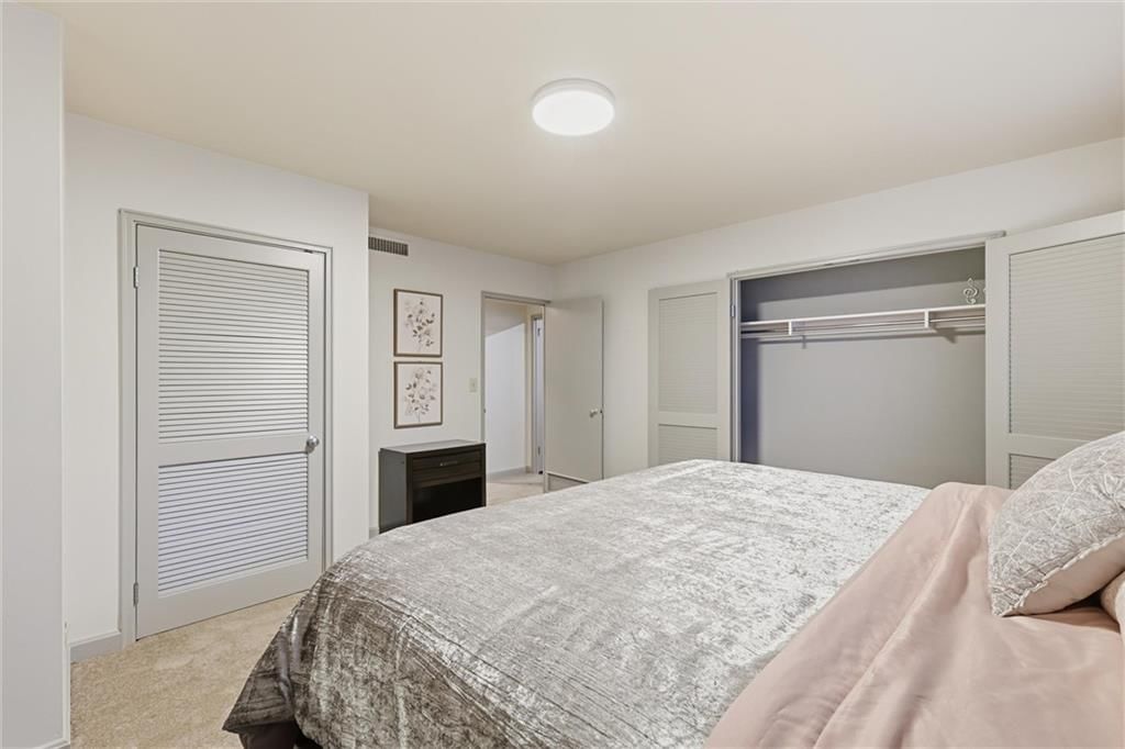 310 W 49th Street — photo 20