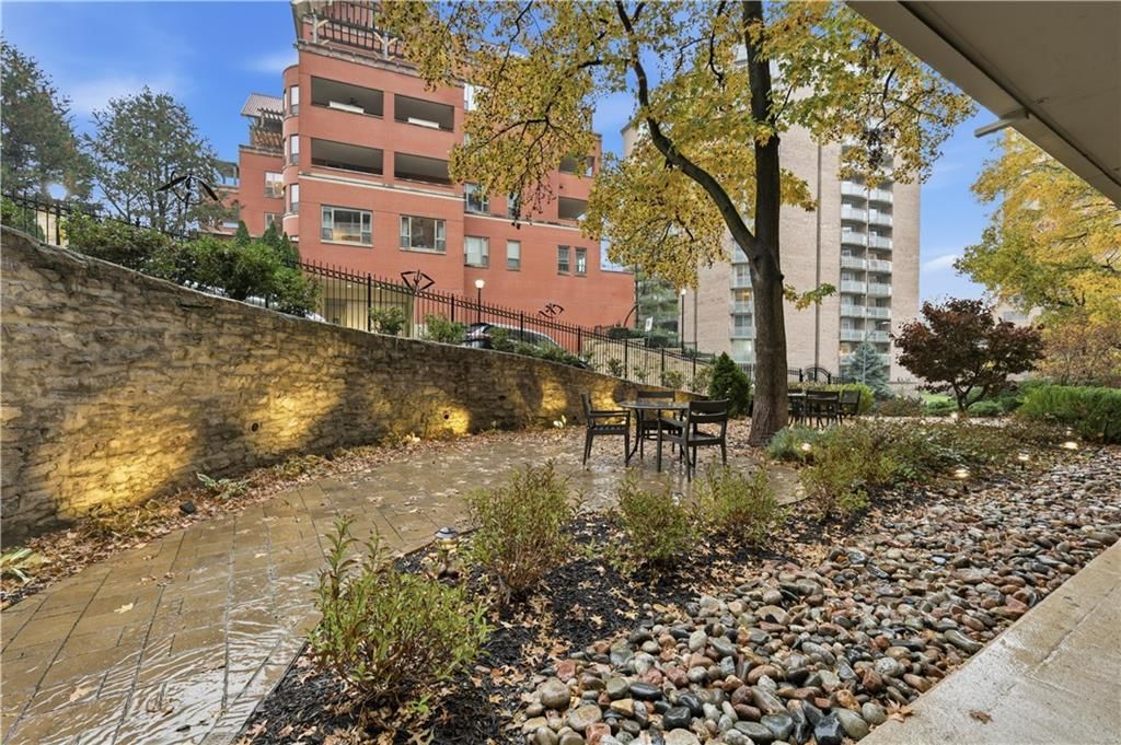 310 W 49th Street — photo 22
