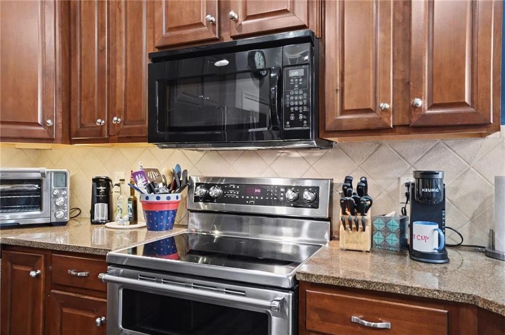 2250 Lake Pointe Drive — photo 10