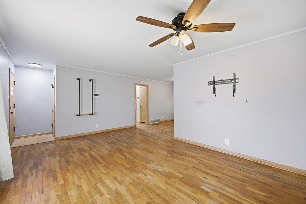 2610 Parallel Avenue — photo 8