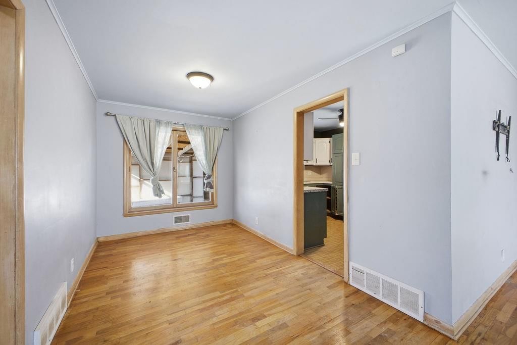 2610 Parallel Avenue — photo 10
