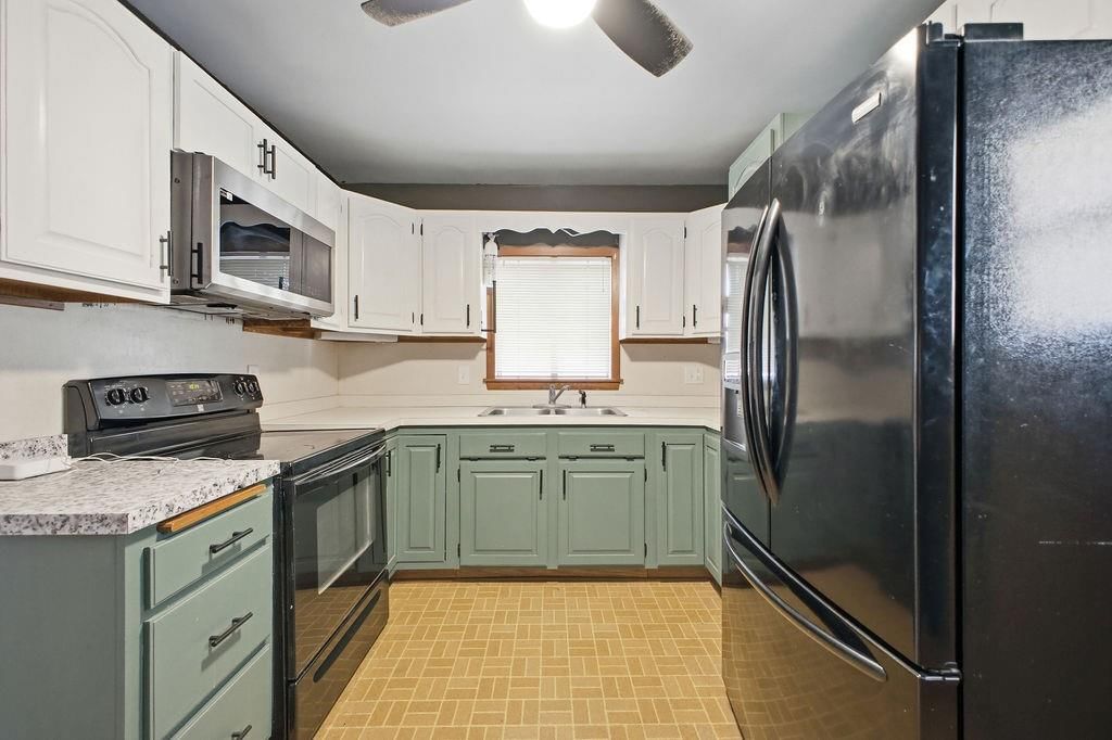 2610 Parallel Avenue — photo 15