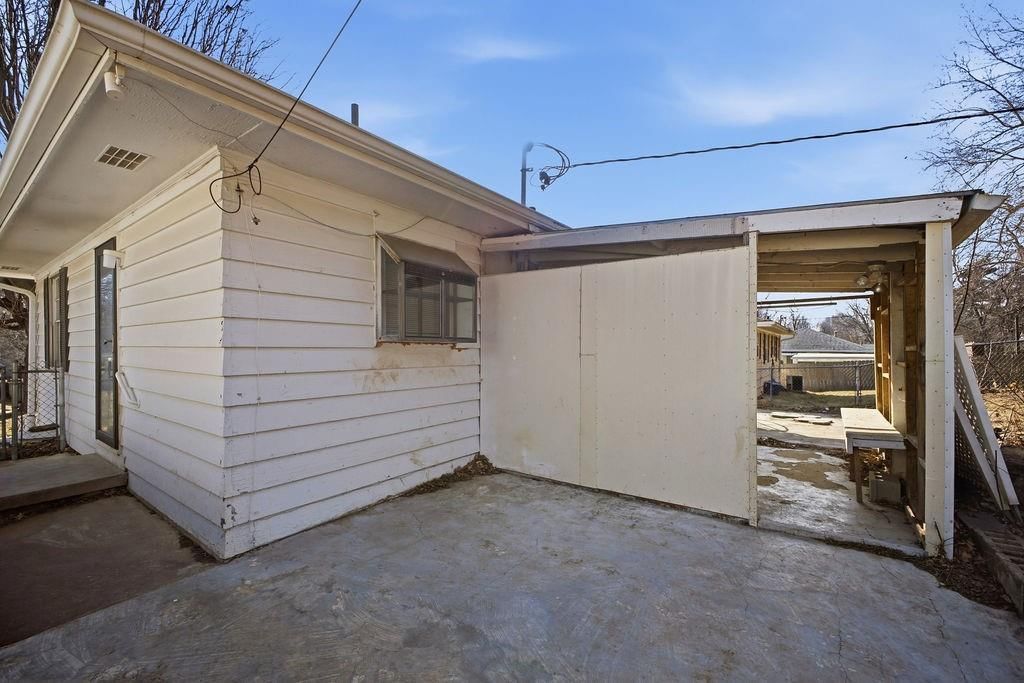 2610 Parallel Avenue — photo 34